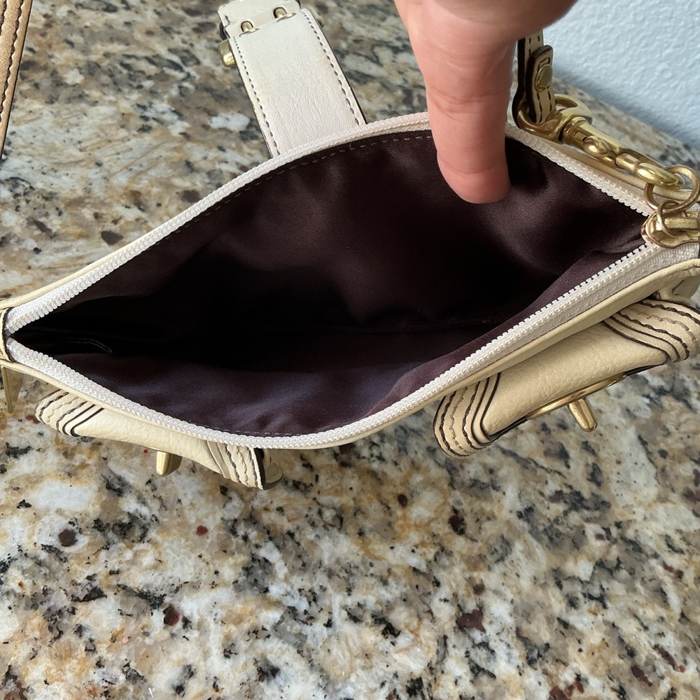 Coach Vintage Legacy Double Turn Lock & Buckle Leather Wristlet - Picture 3 of 5